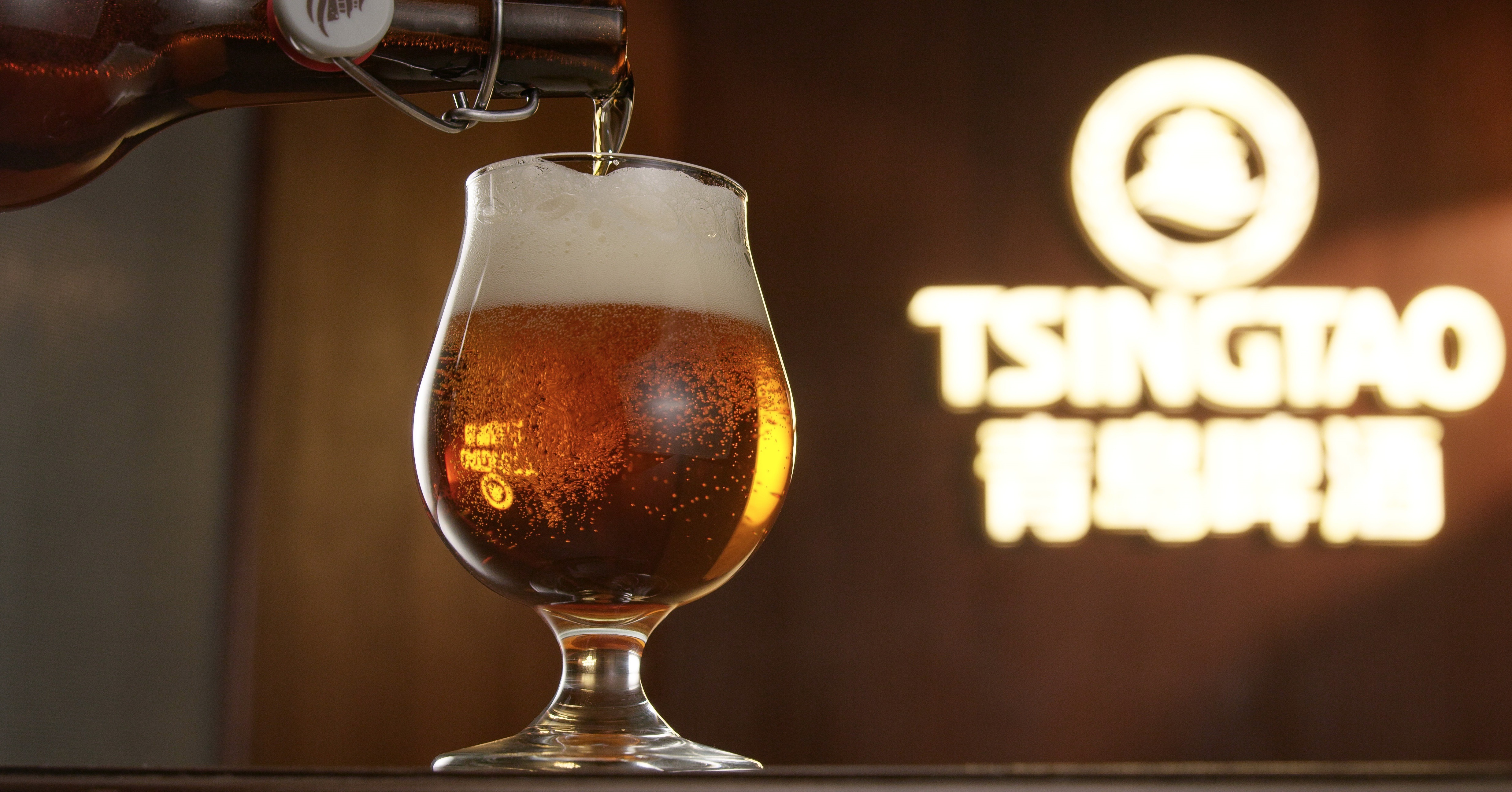 青岛啤酒一瓶啤酒拍出48万，行业加速进入消费升级赛道