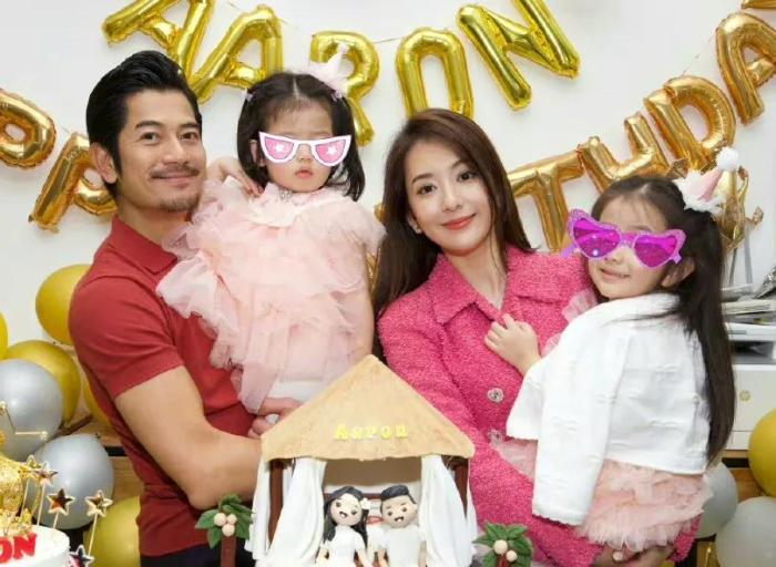 方媛晒母女三人美照，大宝长发及腰气质甜美，小宝鼻子嘴巴像妈妈