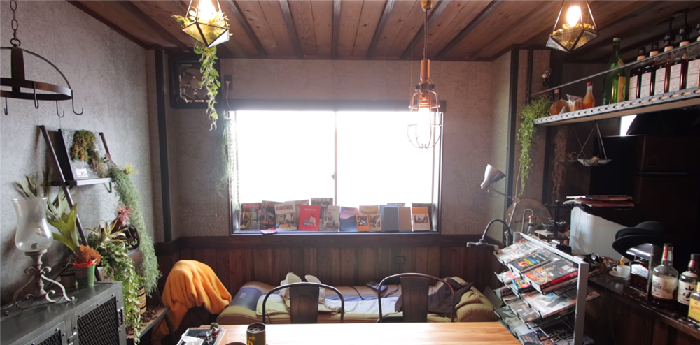 80后的他买下废弃学校，独居的日子一过就是7年，虽孤独却很自由