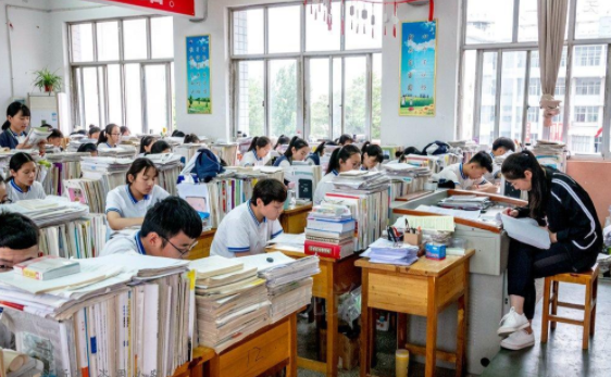 高三教室开空调，学生每天交3元钱引家长争议，如此高价接受不了