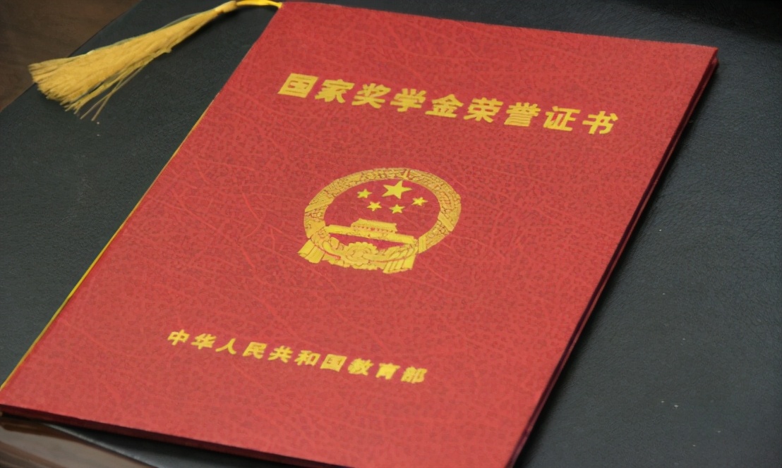 大学报到前，大一新生一定要办理“一档三证”，以免影响正常入学