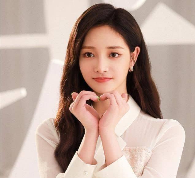 女孩子常见的眉形:柳叶眉古典,粗眉颜值低,野生眉有一种天然美