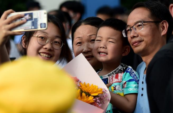 高考结束“试卷”去哪了？为啥不让考生看？真实原因你可能不信