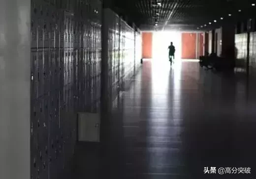 泡一整天都不够！国内那些美炸天的大学图书馆，你去过几个？