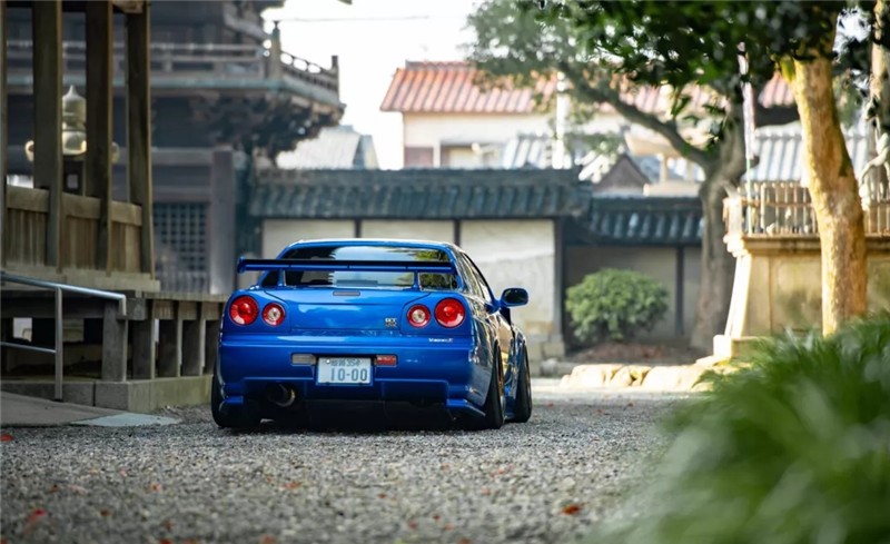一台我们可以“仔细打量改装”的日产战神GTR R34 !