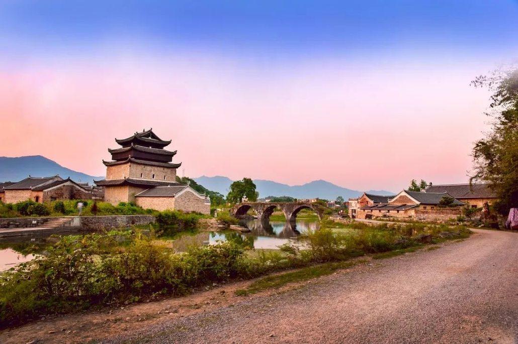 湖南湘南有一个县,有着独特的女书文化,还是瑶族先祖居住地