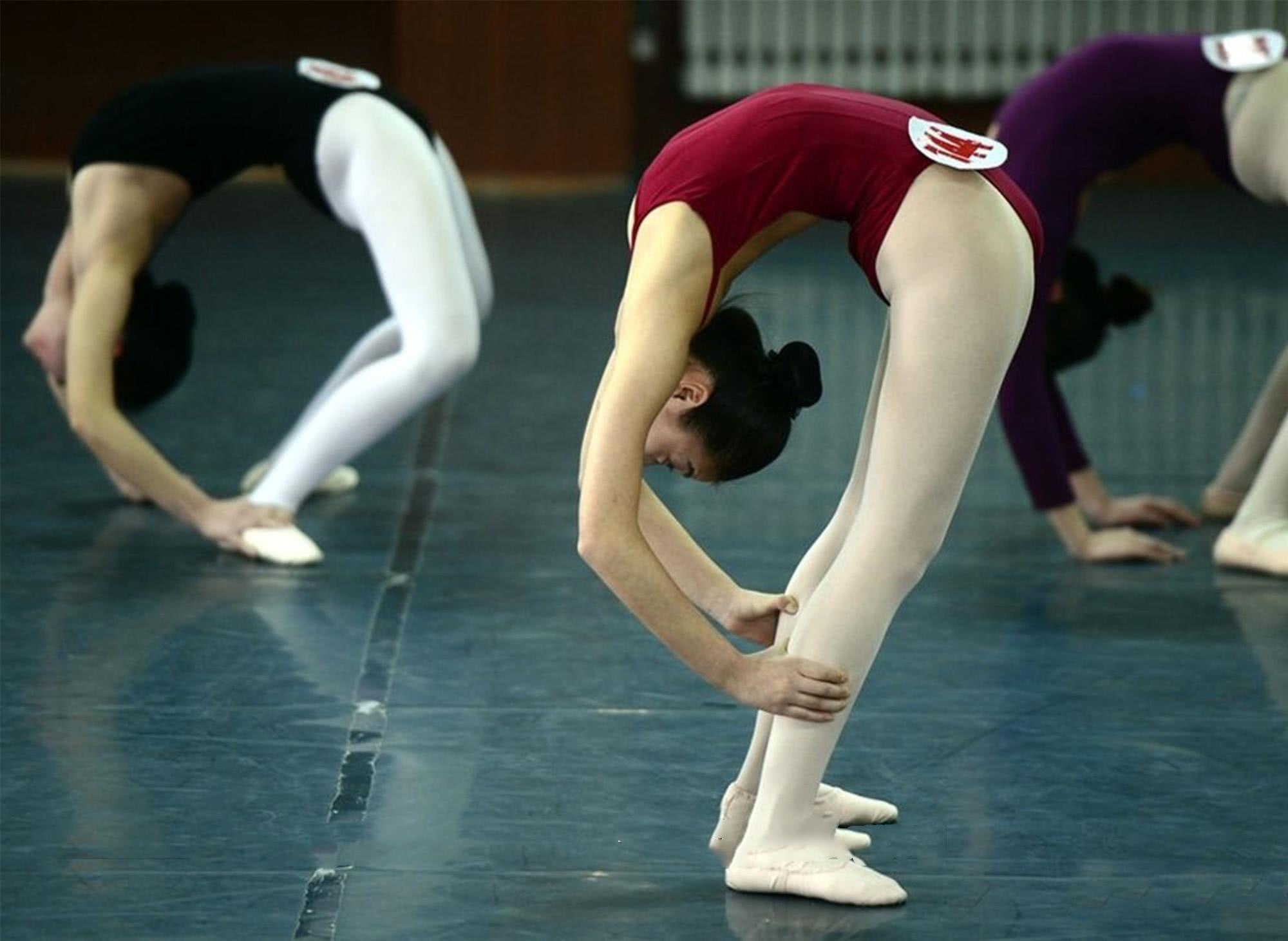 有一种痛叫舞蹈艺考生肌肉撕裂的痛,你还敢报考吗?