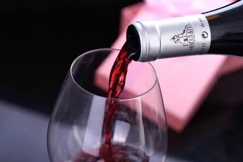 有红酒没有开瓶器？教你分分钟打开红酒