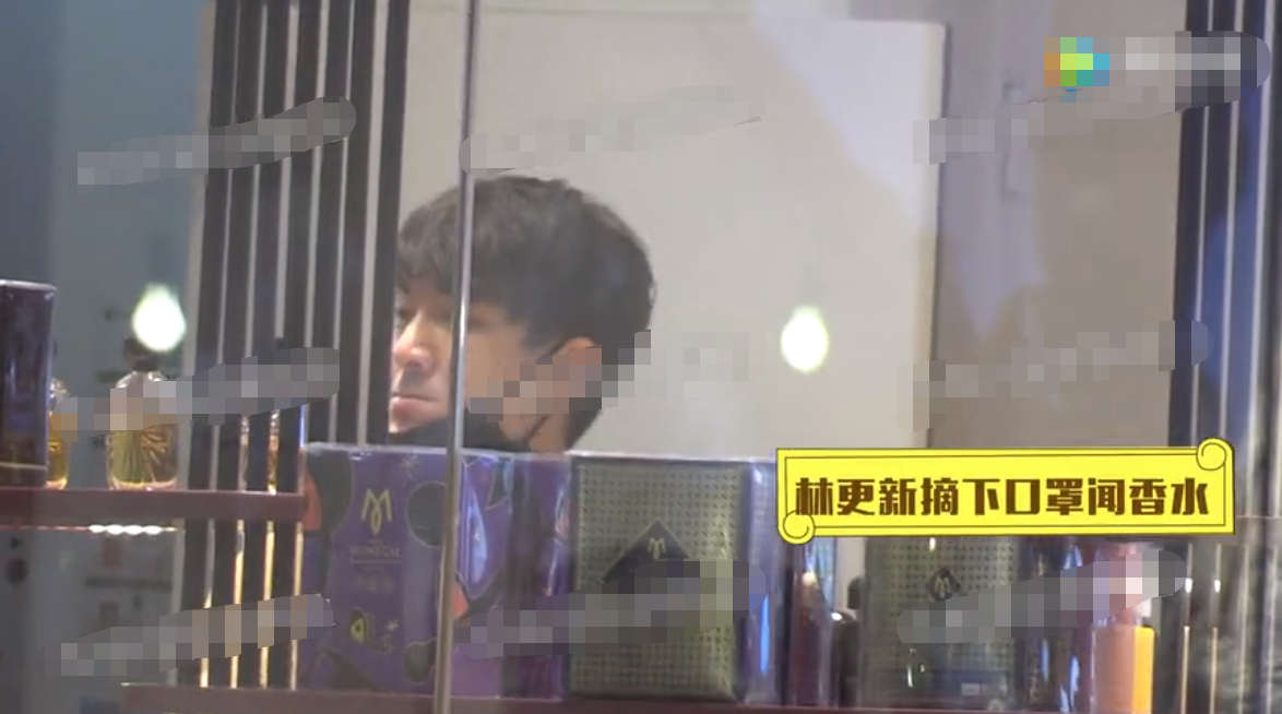 林更新携女友回家疑同居，主动为对方提重物，女方长相清纯颜值高