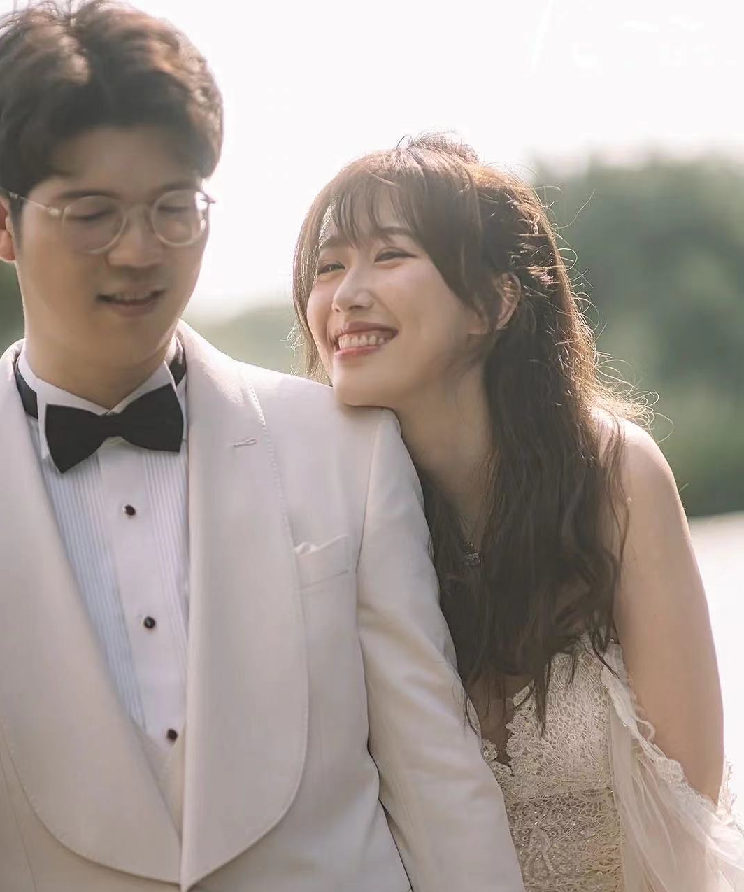 网红鼻祖"人大女神"结婚啦!穿婚纱性感唯美,与富豪老公好般配