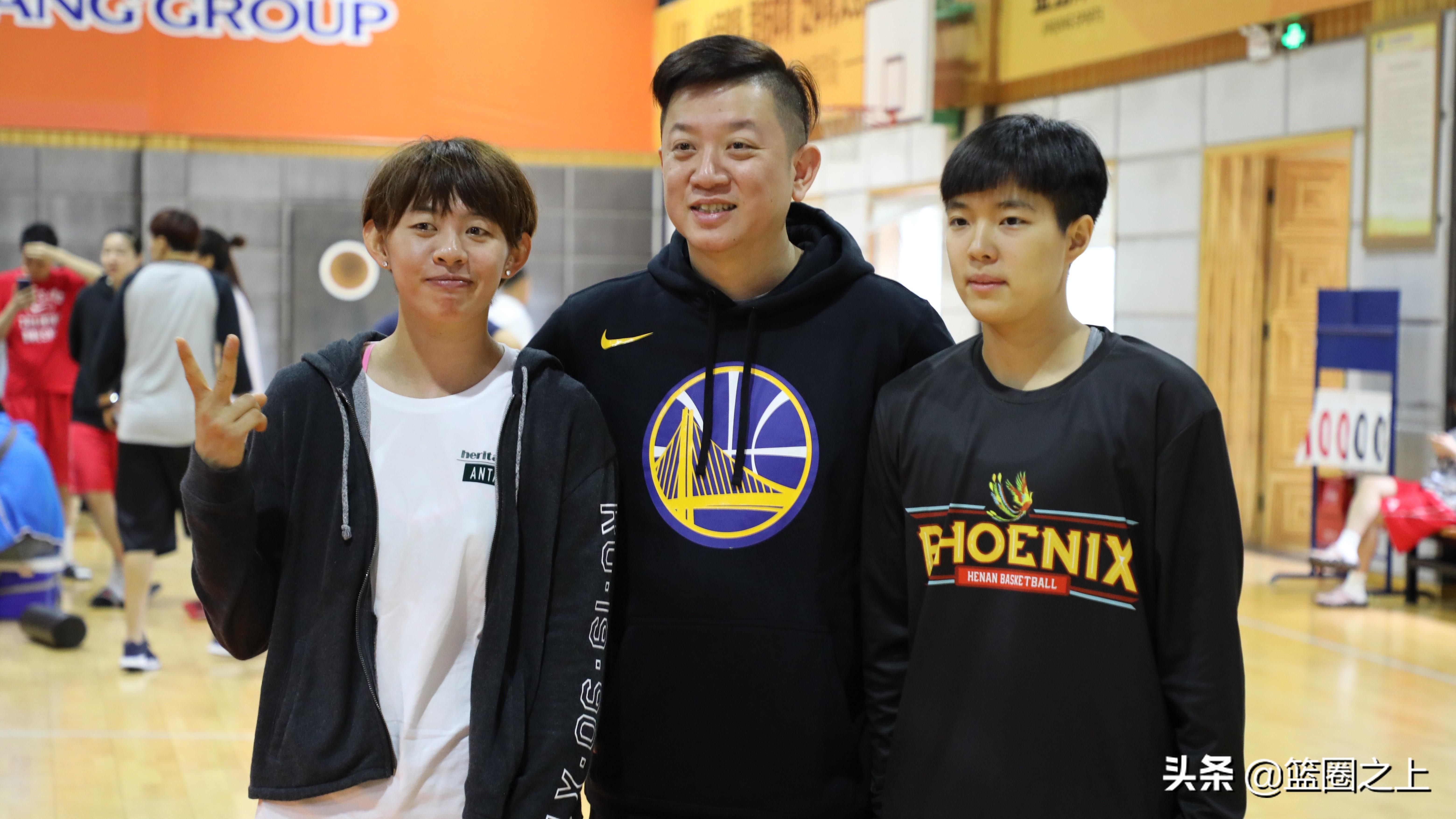 为什么nba球衣没有对徽(不输NBA的设计！这套球衣这么美，却从未登上WCBA舞台)