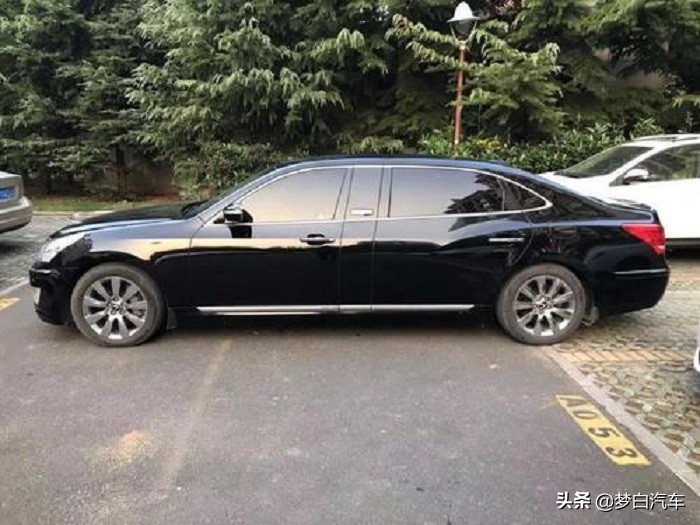 青岛偶遇178万的现代，本以为是杂牌车，但“立标”却彰显身份