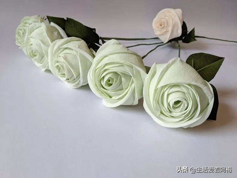 用纸藤DIY了一束玫瑰花送自己，永不凋谢的皱纹纸手工花，附教程