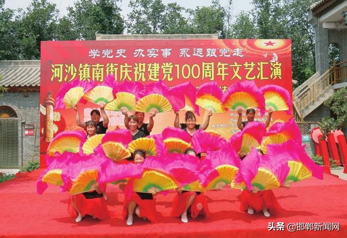 歌舞翩跹颂盛世，丹青挥洒赞忠魂，盛世华章跃然台上，英魂浩气动天地