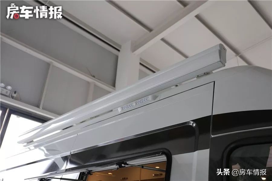 宇通依维柯B型房车2+3式布局，超大天窗，内饰豪华，适合3口之家