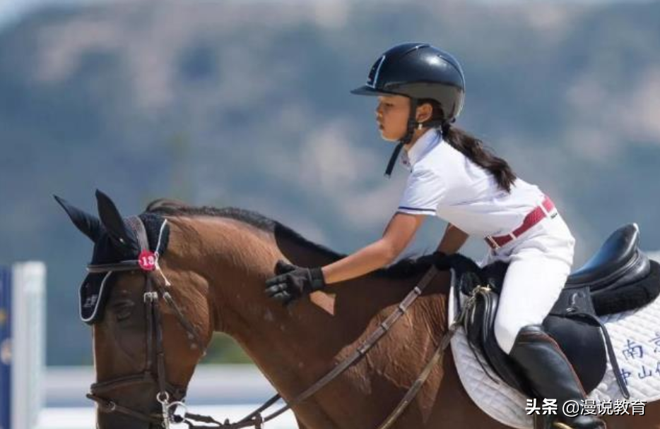 学生兴趣班“鄙视链”，钢琴归于普通，榜首是“贵族课程”？