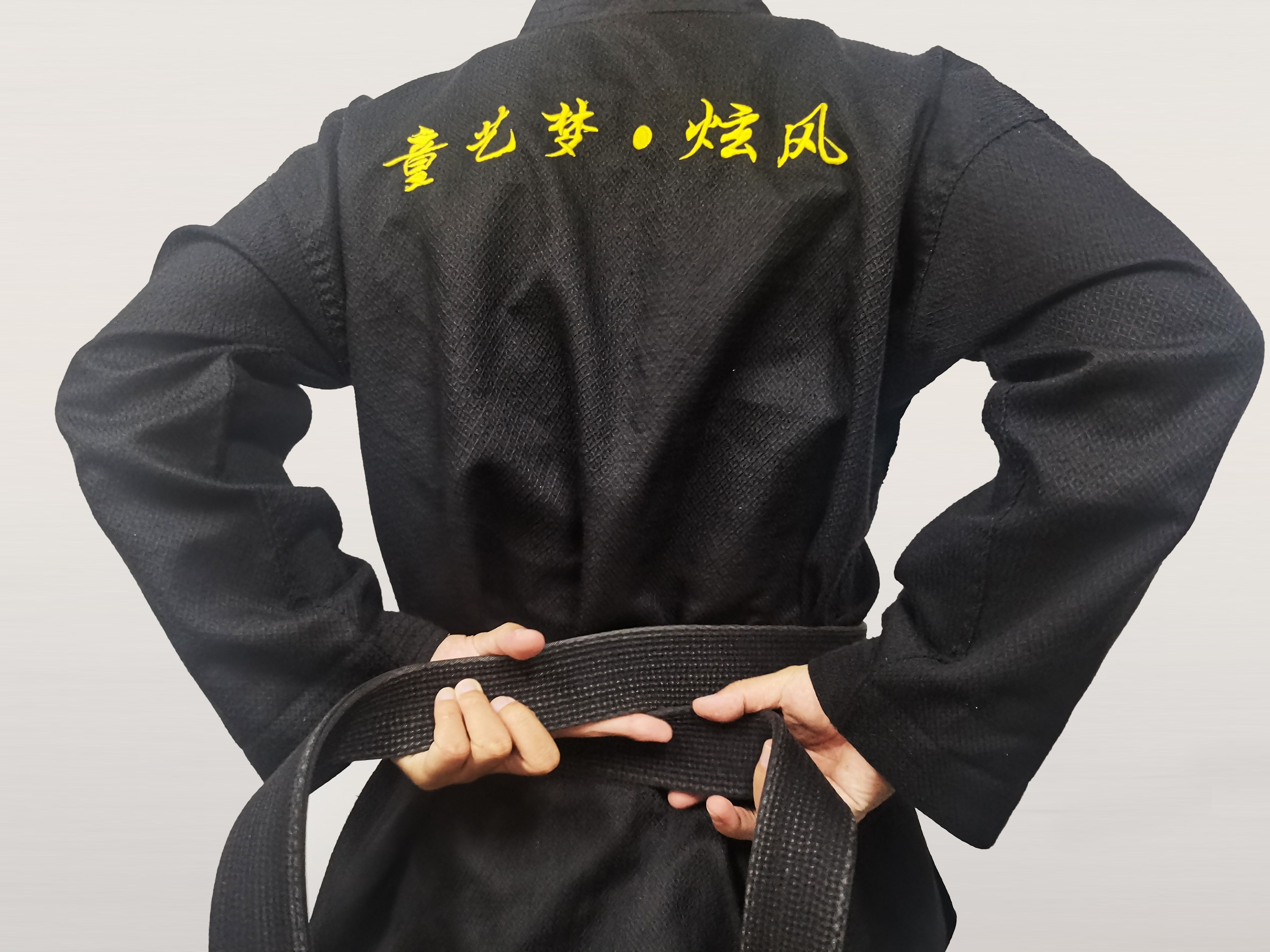 跆拳道腰带系法（跆拳道带的正确系法与步骤）