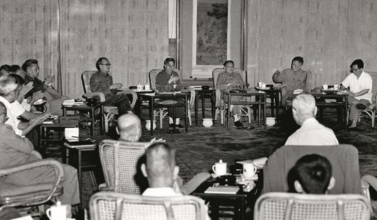 1977年恢复高考，温元凯提出16字招生方针，邓小平：采纳四分之三