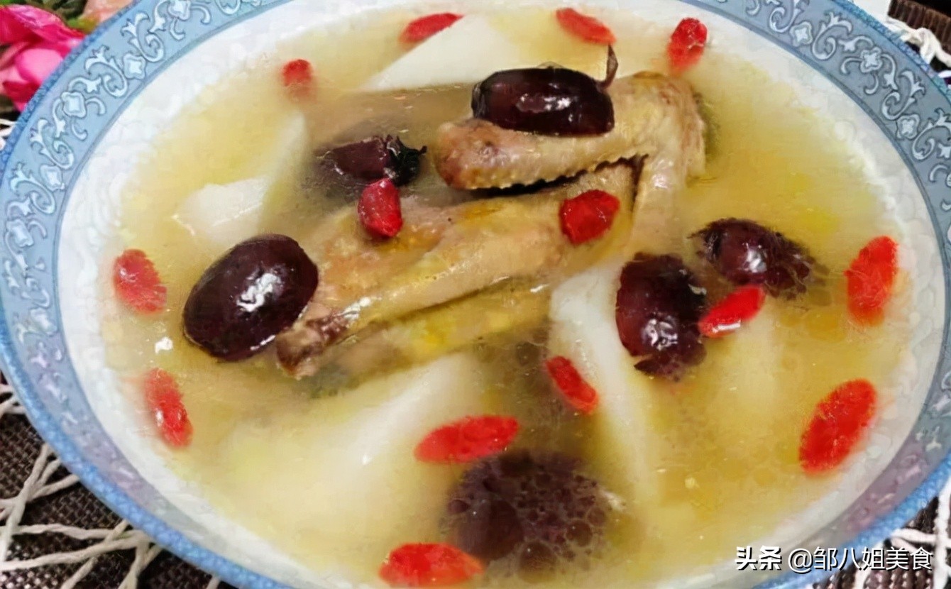 鸽子汤怎么炖才好喝？记住“两不要”，炖好后汤汁鲜美，无腥味