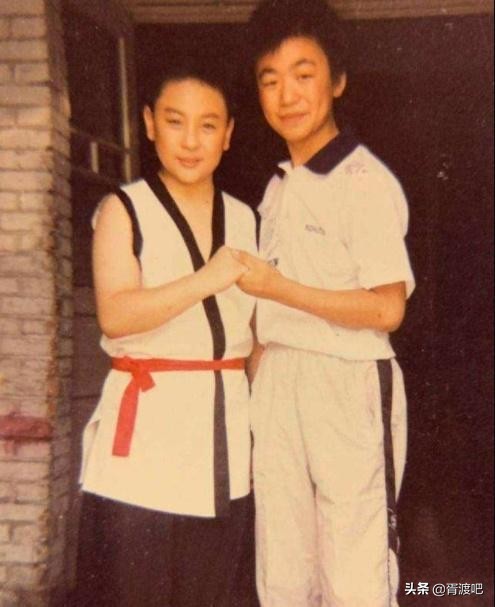 王宝强释小龙青涩旧照曝光，原来两人在少林寺是师兄弟