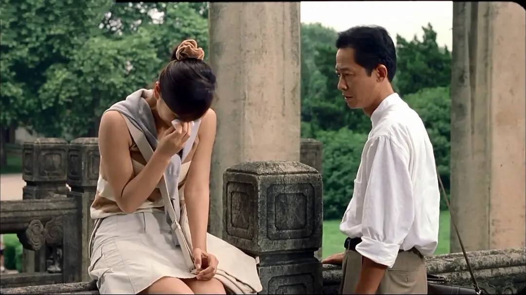 粉巷雨夜，老实民工遇上女大学生，这部影片道尽了人性和欲望