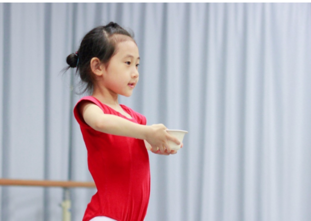 培训机构被叫停，新东方成第1个转型成功的机构，新增课程吸引人