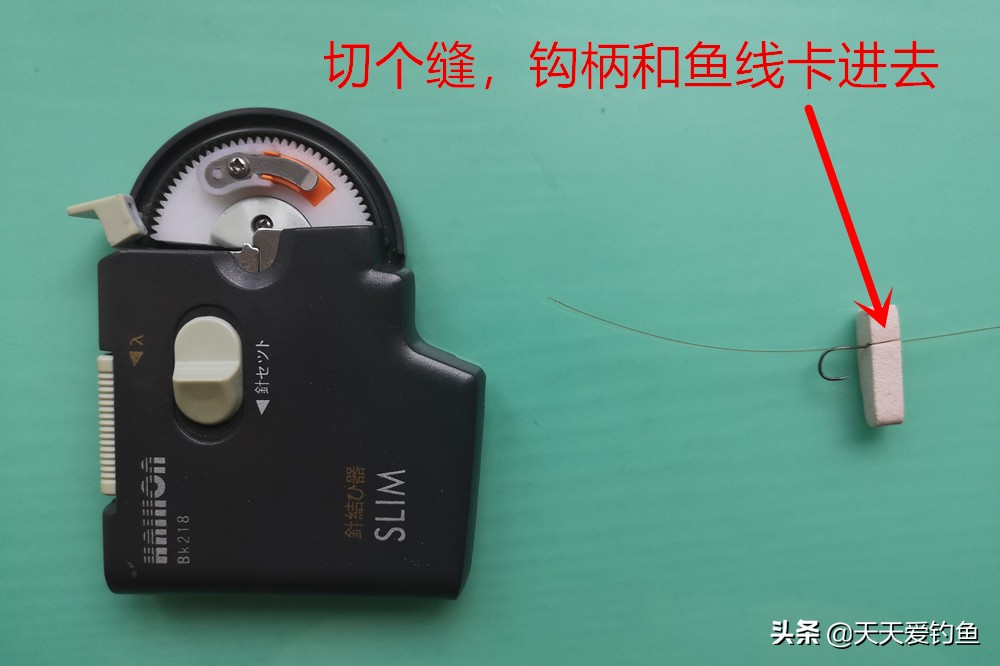 图解电动绑钩器的用法，手绑鱼钩是基本功，细线绑小钩手绑很吃力