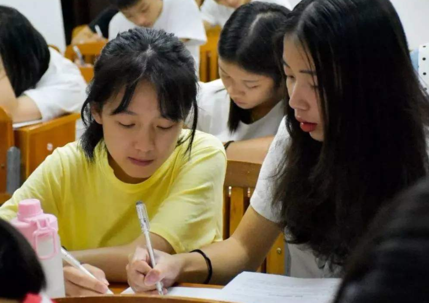 为什么大一新生要上晚自习，大二却不用，学姐：其实是为了这些