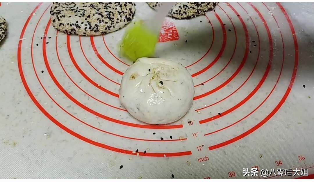 咸煎饼的做法和配方（手把手教你做咸煎饼好吃还不腻）