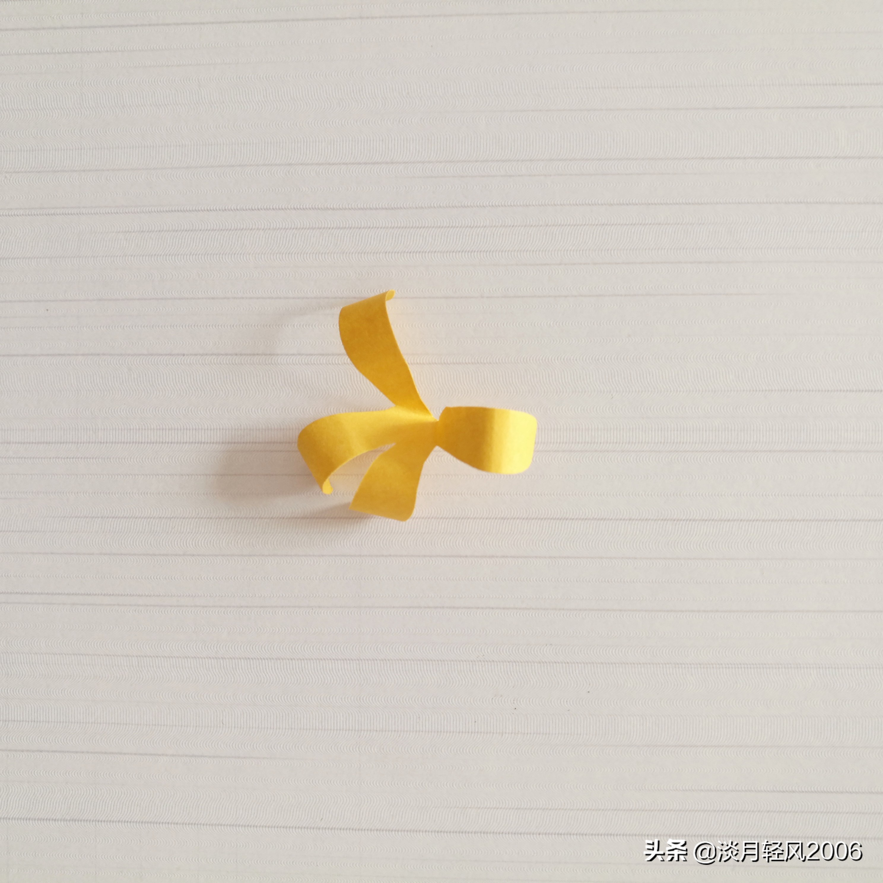 幼儿园手工，自己动手用卡纸做清新小花爱心贺卡，可以当手工作业