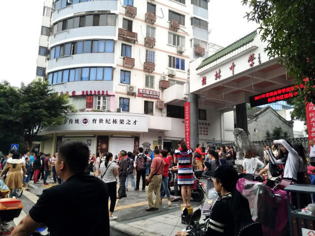 看过多年广西高考作文题 没想到2019年是副漫画 你怎么写？