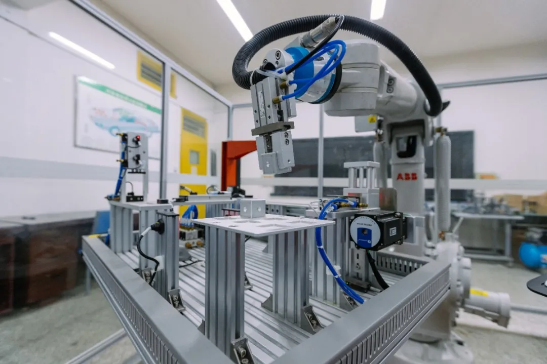 这所大学被誉为“西部化工的黄埔军校”，即将搬入1000余亩新校区