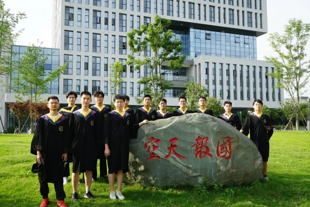 保送清北！四川“最牛”学霸寝室：收到22所名校offer，获13万奖学金！