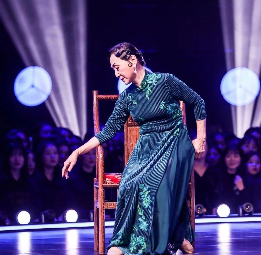 舞蹈家陈爱莲因胃癌去世，李玉刚发文悼念，曾80岁登湖南台跳舞