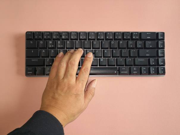 机械键盘居然如此纤薄- SKYLOONG 小呆虫 NT68 便携无线键盘评测