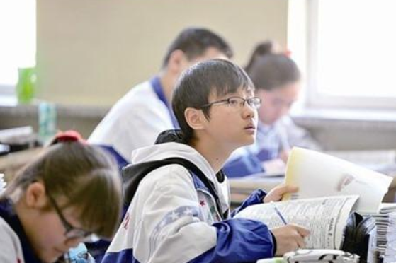 高考迎来新变化，一本和二本界限或将被取消？中等生的机会来了？