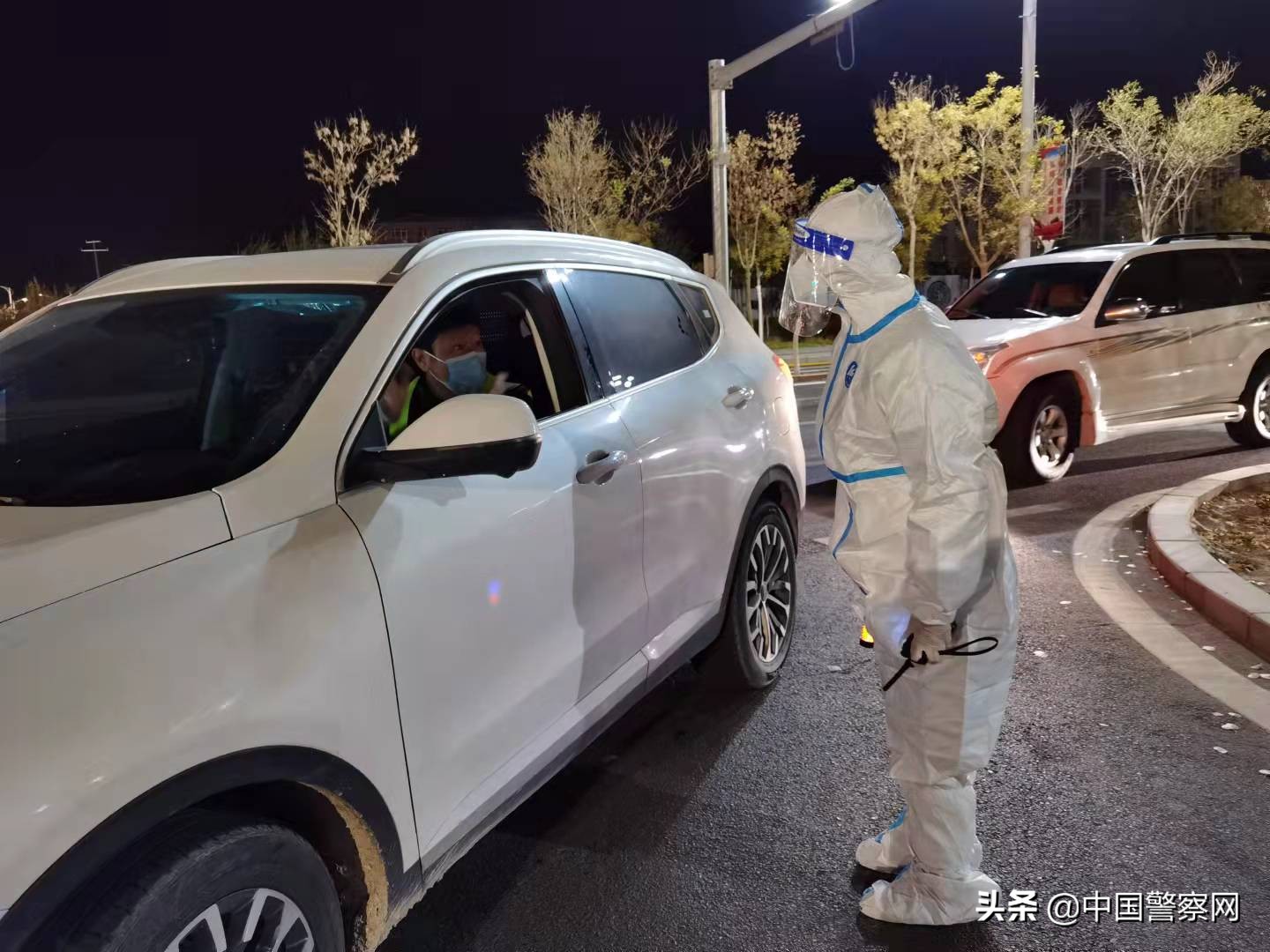 抗疫夫妻档：书写“与你并肩作战”的浪漫