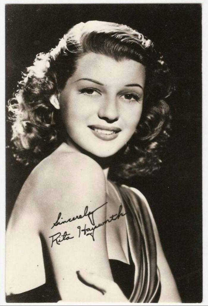 丽塔·海华丝,我想这位女星很多人应该知道,哪怕是80后,因为很多人都