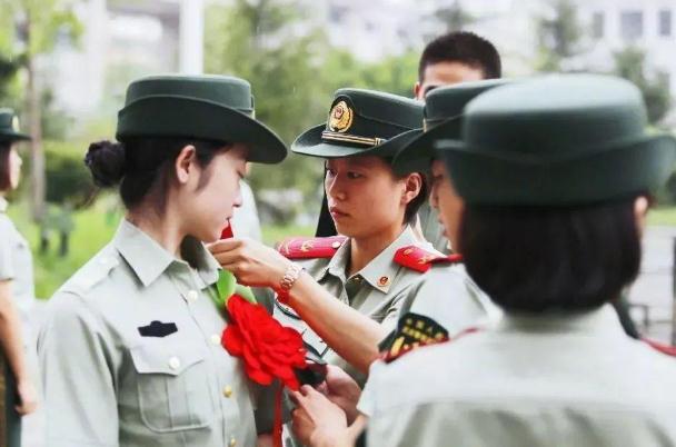 大学生迎来好消息，2021参军者可直接保送军校，但要满足前置条件