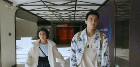 张子枫翻车？高考生做网红、玩私奔、恋爱公开，这电影就是笑话