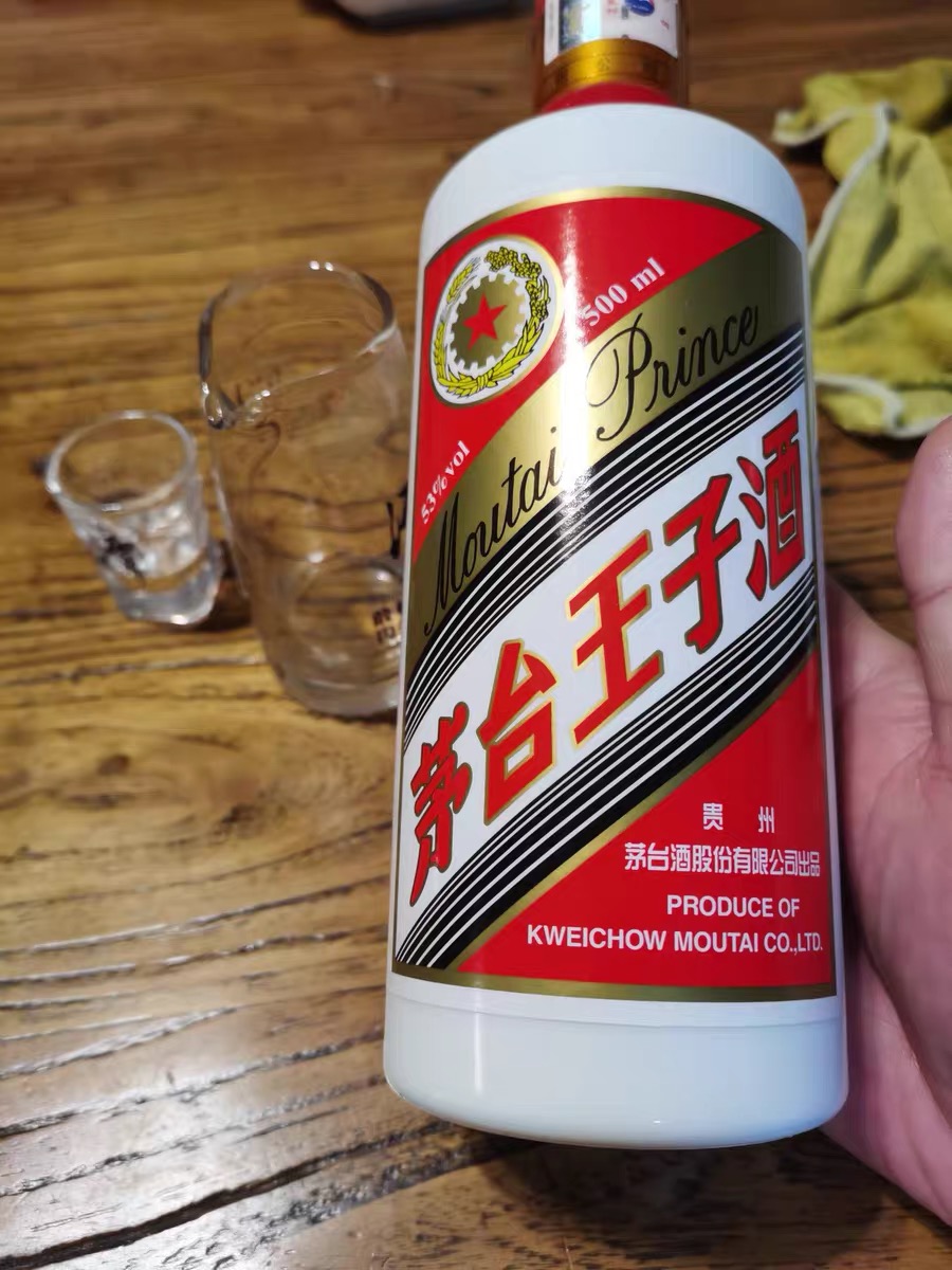 年货买酒待客，这8种200元左右的“宴请用酒”，好喝还有面子