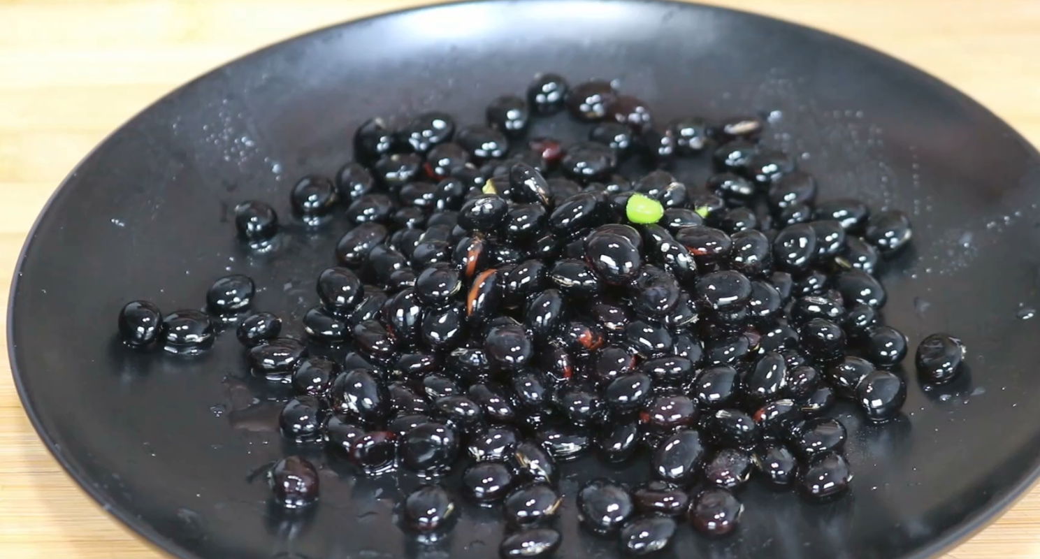 一定多吃黑豆，营养健康食品，不煮粥不打豆浆，越吃越精神