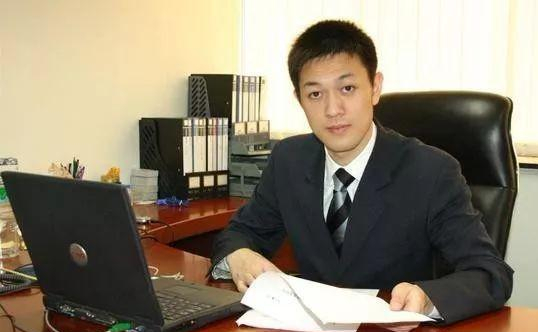 三次创业上市，一个想法就让胡玮炜3年狂赚15亿，李斌究竟多厉害