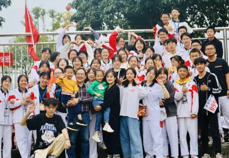 湖南一所县中学成为“黑马”，本科上线率98.8%，高考成绩很亮眼