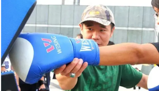 四川神仙高校：超20个食堂，宿舍三室一厅，有专属地铁站！网友：五星级体验！