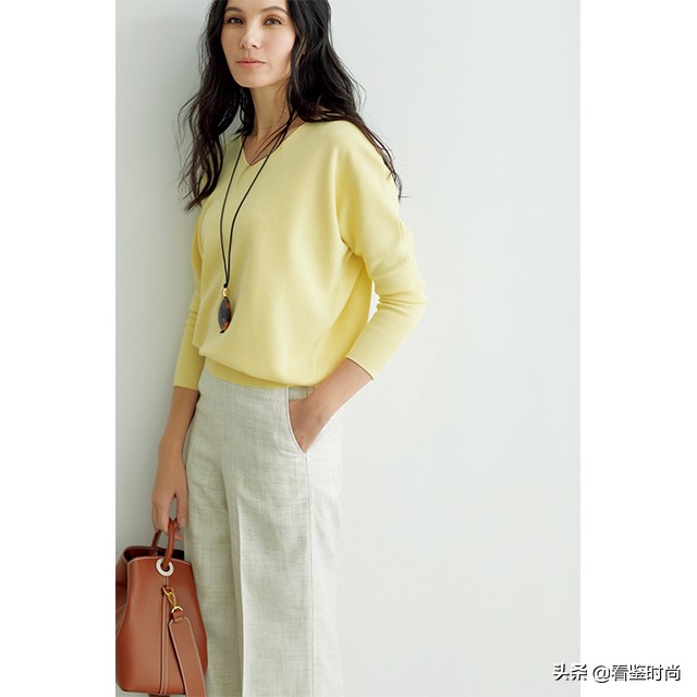 40至50岁的女人怎样穿搭可提升形象？记住这5个要点就可以