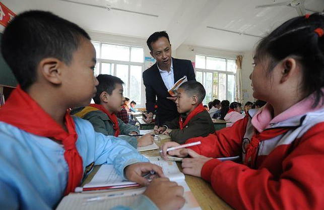 中小学教师职称十级到七级，薪资待遇会差多少？想当老师要知道