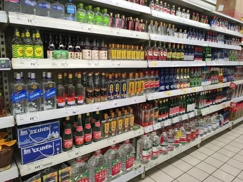 梁大侠白酒代理（这瓶网红二锅头背后资本揭晓）