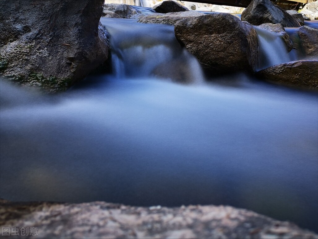 玉龙雪山山麓的蓝月谷，是蔚蓝天空送给丽江的永恒印记