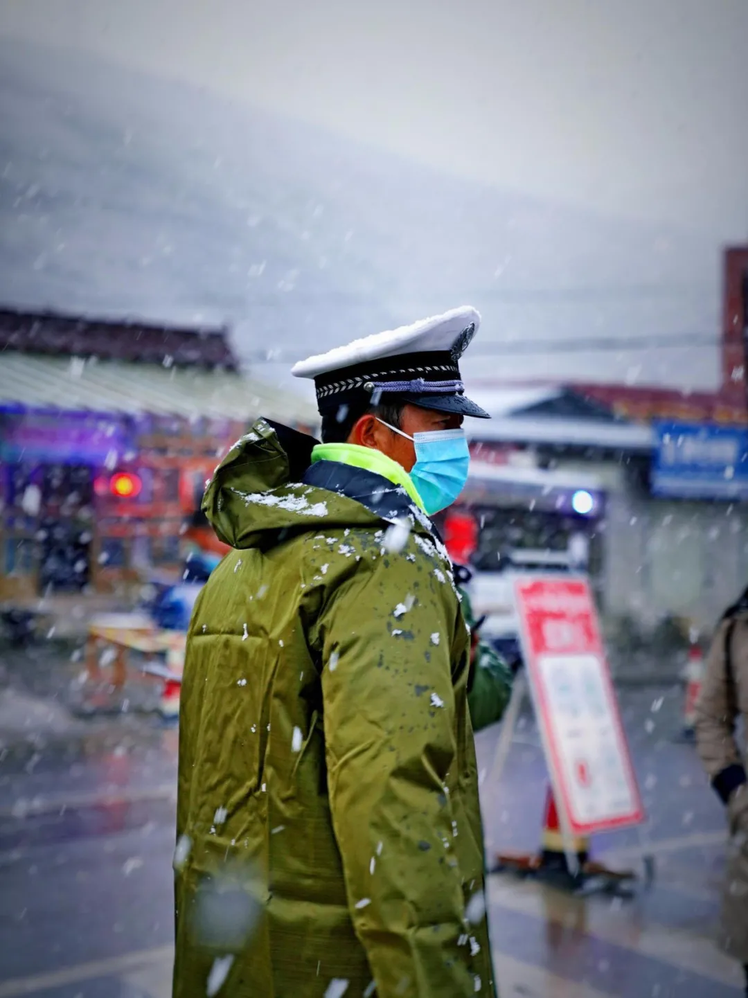 【疫情防控 临潭在行动】雪落无声，盼疫去，致敬风雪中坚守的临潭人